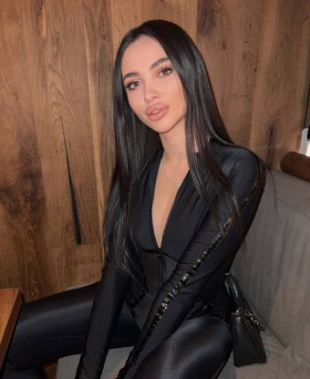 Чувственная и страстная леди предлагает разнообразные услуги для настоящих ценителей красоты и страсти. Проведи со мной незабываемое время, я подарю тебе море удовольствия и наслаждения. Звони и приезжай в гости! 14716, 22 года